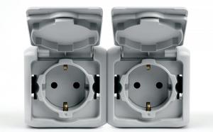 Розетка 2-я с/з с шт IP44 Серый Legrand Quteo